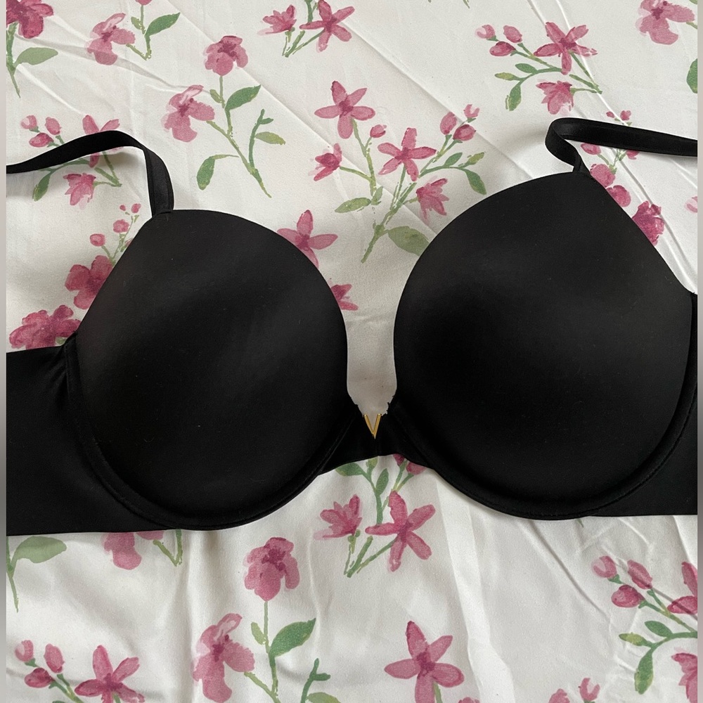 NWOT VICTORIA’S SECRET BLACK BRA